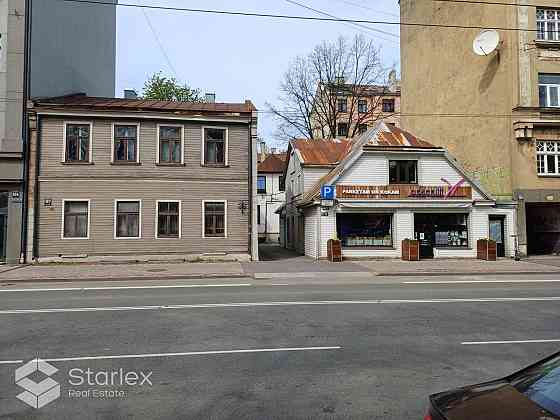 Продаю 2 смежных двухэтажных дома в центре Риги. Первый дом имеет два этажа и Рига