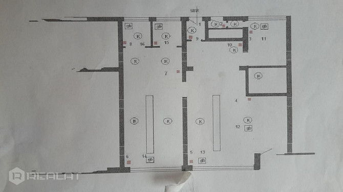 Māja un mājas ekstras - renovēta māja, fasādes māja, logi vērsti mājas abās pusēs. Rīga - foto 19