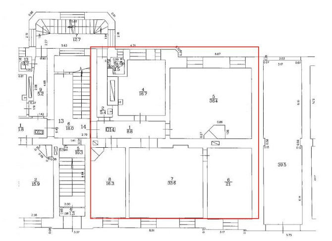 Māja un mājas ekstras - renovēta māja, fasādes māja, logi vērsti mājas abās pusēs. Rīga - foto 12