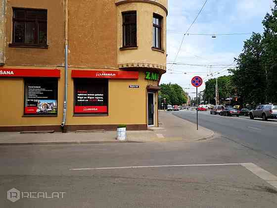 Iznomā  ēku kompleksu kas paredzēts smagās tehnikas apkopei. Teritorijā ar kopējo platību 1.4 h. atr Рига