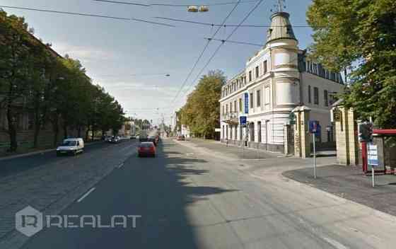 Rindu divstāvu māja, kura atrodās labi iekartotā teritorijā. 7 minūtes līdz jūrai.  Pagalma māja, sl Jūrmala