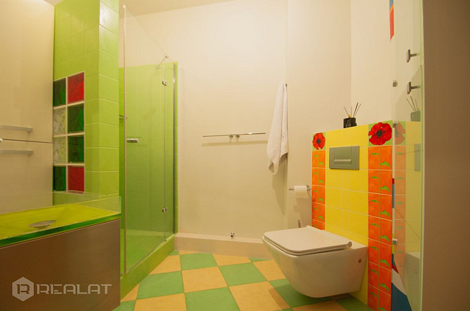 Īrei pieejams saulains un mājīgs 4 istabu dzīvoklis Rīgas Klusajā centrā, prestižajā kompleksā Centr Рига - изображение 15