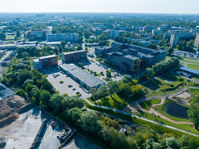 Ērta atrašanās vieta: blakus sabiedriskā transporta pietura, tirgus un veikali - viss Jūrmala - foto 17