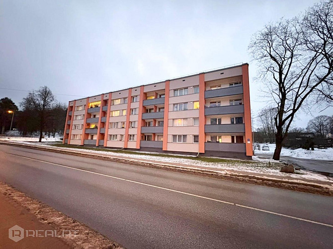 Renovētā mājā Smiltenes centrā tiek pārdots 2 istabu dzīvoklis.  Māja būvēta 1974. gadā, Valka un Valkas novads - foto 10