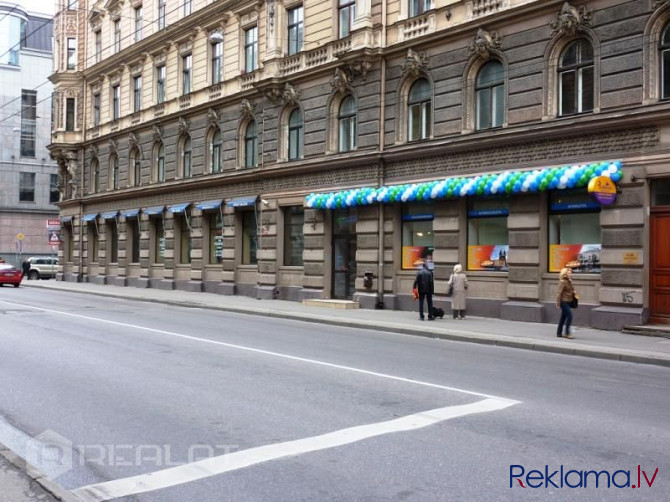 Pārdod objektu pašā pilsētas centrā. Kur dienā garām plūst vairāki tūkstoši gājēju. Telpas pēc rekon Рига - изображение 1