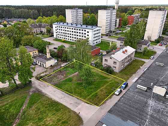 Pārdod zemes platību pašā Kauguru centrā dauddzīvokļu māju rajonā.
Zemes platības atļautā izmantošan Jūrmala