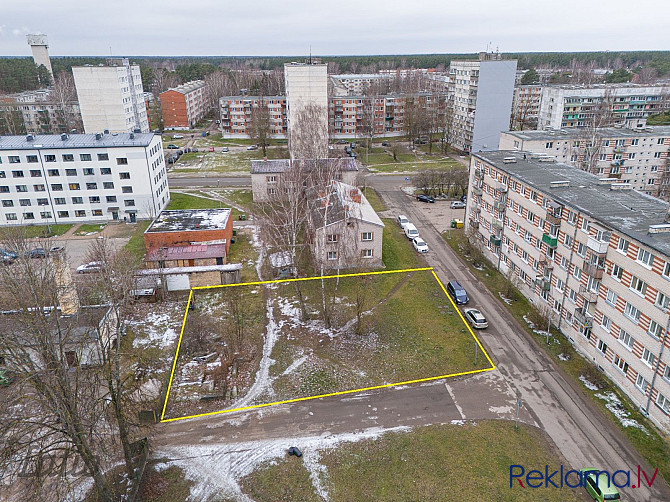 Pārdod zemes platību pašā Kauguru centrā dauddzīvokļu māju rajonā.
Zemes platības Jūrmala - foto 1