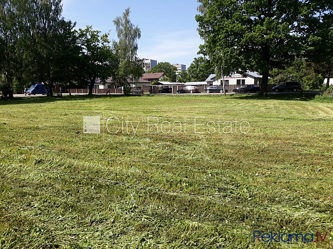 Renovēta māja, labiekārtots apzaļumots pagalms, ir lifts, kāpņu telpa pēc kapitālā Rīga - foto 16