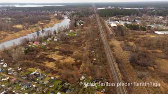 Zemesgabals ar kopējo platību 4,1367 ha atrodas savrupmāju apbūves teritorija (DzS1).  Īpašums piemē Rīga