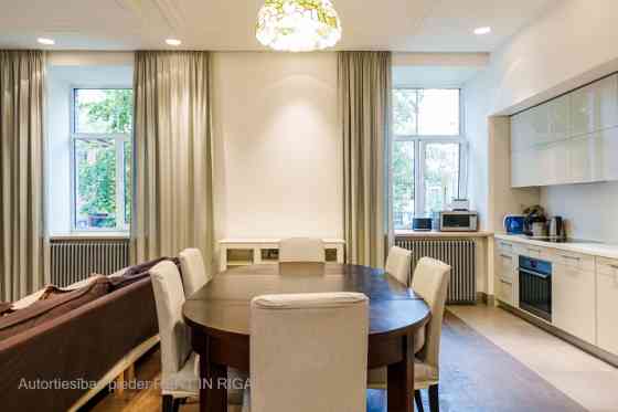 Elegant and cozy apartment in the very center of Riga.  Two separate bedrooms, one with its own ward Rīga