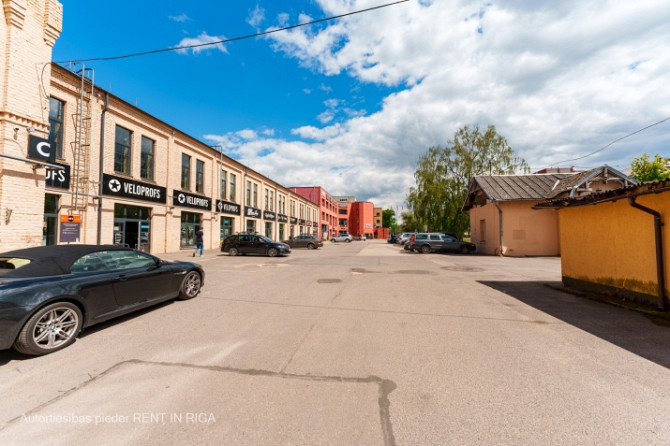 Tirdzniecības telpas Juglā, 1. stāvā. Ūdens/kanalizācijas pievads. Logi un ieeja no ēkas Rīga - foto 8