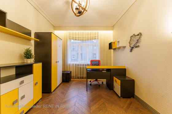 An apartment after a complete renovation on Zaubes Street with a guaranteed parking space in the cou Рига