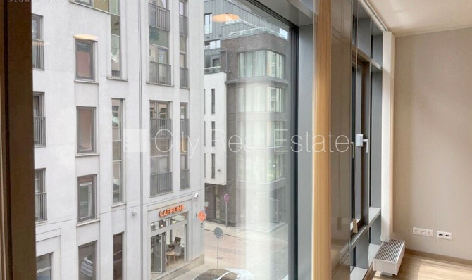 Renovēta māja, luksuss apartamenti  82 m2, ir lifts, kāpņu telpa pēc kapitālā remonta, logi Rīga - foto 6