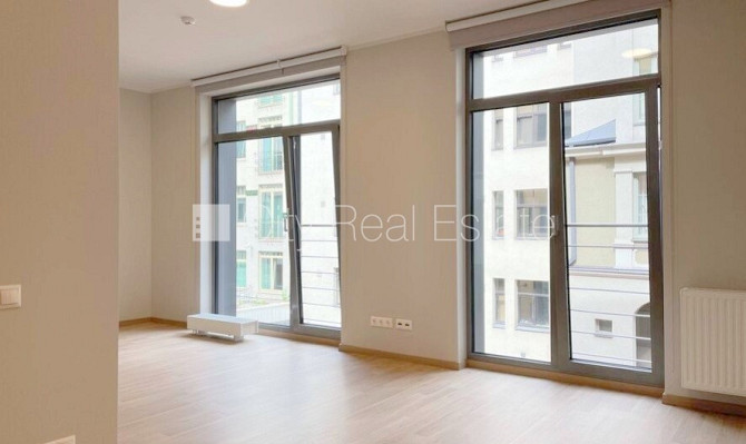 Renovēta māja, luksuss apartamenti  82 m2, ir lifts, kāpņu telpa pēc kapitālā remonta, logi Rīga - foto 7