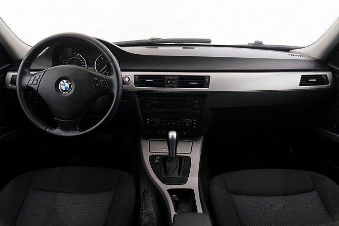 BMW 320 Touring Business ATM 2.0 D 120kW Таллин - изображение 5