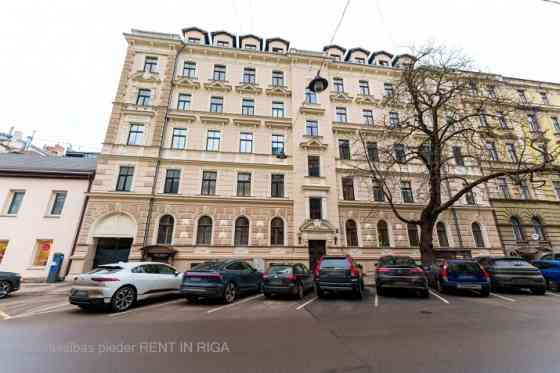 For sale: a cozy 4-room apartment in the center of Riga, located on the third floor of a well-mainta Rīga