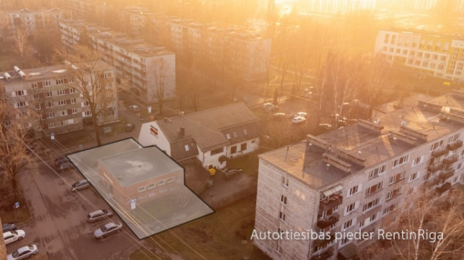 Iegādei pieejama 124,7 komercēka, kura izmantojama dažādiem nolūkiem.  Īpašumā ietilpst Rīga - foto 1