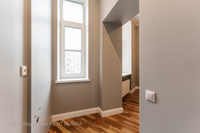 Iegādei pieejams studio tipa dzīvoklis renovēta ēka pašā Rīgas centrā.  Šī ir lieliska Rīga - foto 11