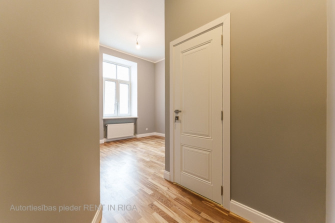 Iegādei pieejams studio tipa dzīvoklis renovēta ēka pašā Rīgas centrā.  Šī ir lieliska Rīga - foto 13