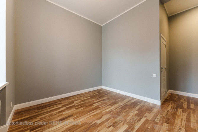 Iegādei pieejams studio tipa dzīvoklis renovēta ēka pašā Rīgas centrā.  Šī ir lieliska Rīga - foto 9