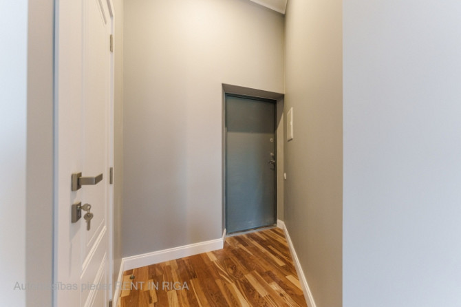 Iegādei pieejams studio tipa dzīvoklis renovēta ēka pašā Rīgas centrā.  Šī ir lieliska Rīga - foto 12