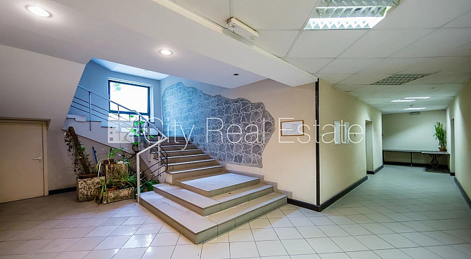 Fasādes māja, renovēta māja, slēgta teritorija, luksuss apartamenti , ir lifts, kāpņu telpa Rīga - foto 14