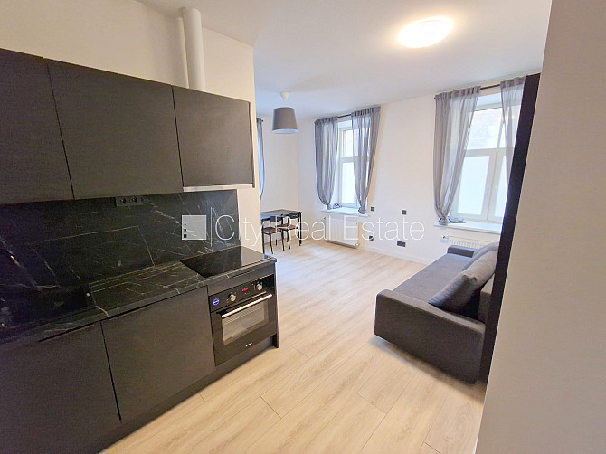 Pagalma māja, bezmaksas stāvvieta pagalmā, luksuss apartamenti , kāpņu telpa pēc kosmētiskā Rīga - foto 17