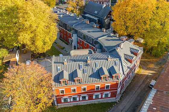 Āgenskalna viducī, starp līkumainām un klusām ieliņām, kurās nenotiek intensīva satiksme, atrodama v Rīga