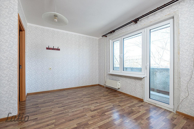 Pārdošanā plašs 1- istabas dzīvoklis Dārzciemā. Dzīvokļa plānojums - plaša istaba ar Rīga - foto 5