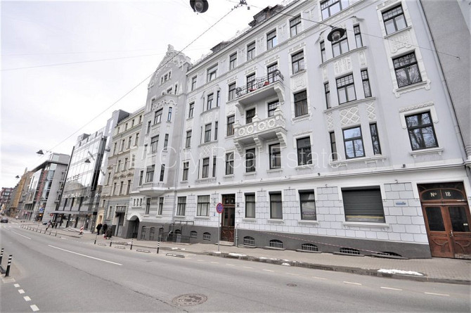 Fasādes māja, renovēta māja, ir lifts, kāpņu telpa pēc kapitālā remonta, viena istaba Rīga - foto 14