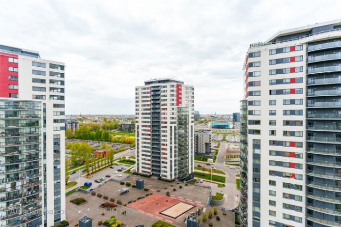 Dzīvoklis ar saunu Skanstes virsotnēs 17.stāvā.  Studio tipa dzīvoklis, kur viesistaba Rīga - foto 17