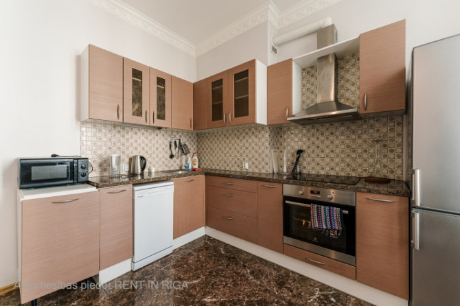 For rent a spacious 3 bedroom apartment in the very center of Riga. Fully furnished and equipped.    Рига - изображение 12