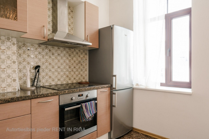 For rent a spacious 3 bedroom apartment in the very center of Riga. Fully furnished and equipped.    Рига - изображение 13