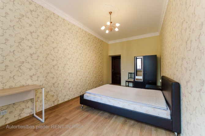 For rent a spacious 3 bedroom apartment in the very center of Riga. Fully furnished and equipped.    Рига - изображение 18