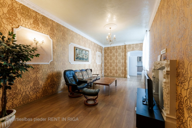 For rent a spacious 3 bedroom apartment in the very center of Riga. Fully furnished and equipped.    Рига - изображение 15