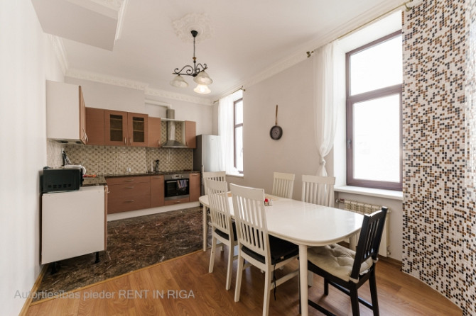 For rent a spacious 3 bedroom apartment in the very center of Riga. Fully furnished and equipped.    Рига - изображение 11