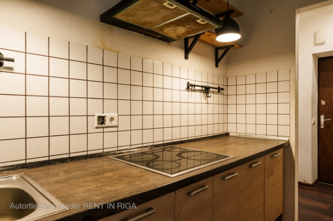 Tiek pārdots kompakta izmēra 2-istabu dzīvoklis.    Dzīvoklī ir uzstādīta iebūvēta Rīga - foto 17