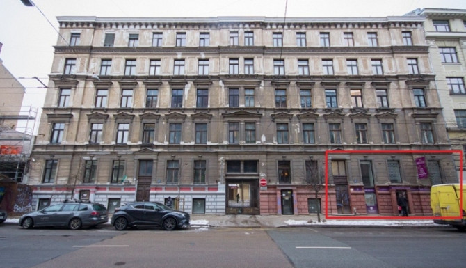 Tiek pārdots plašs komercīpašums 2 stāvos.  Īpašums izvietots 2 stāvos. Zemākais stāvs ir Rīga - foto 10
