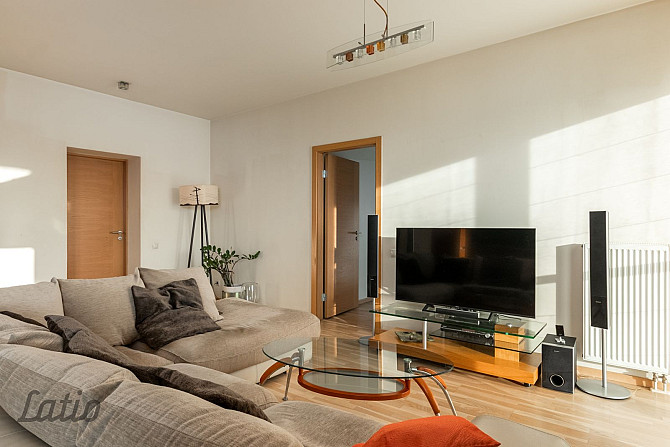 Pārdod plašu un saulainu, izvietotu ēkas dienvidu pusē, trīs istabu dzīvokli netālu no Mēbeļu nama,  Рига - изображение 14