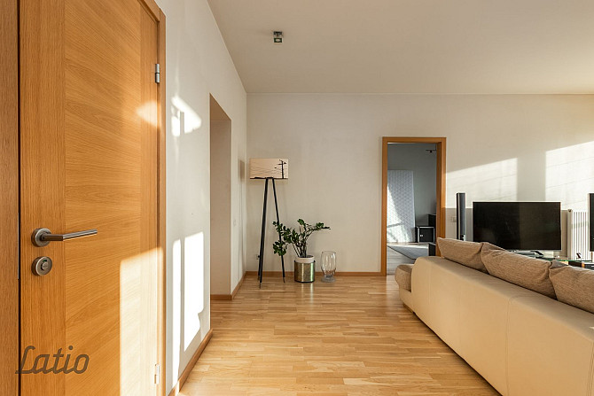 Pārdod plašu un saulainu, izvietotu ēkas dienvidu pusē, trīs istabu dzīvokli netālu no Mēbeļu nama,  Рига - изображение 12