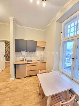 Fasādes māja, renovēta māja, slēgts pagalms, ieeja no ielas, kāpņu telpa pēc kapitālā Rīga - foto 5
