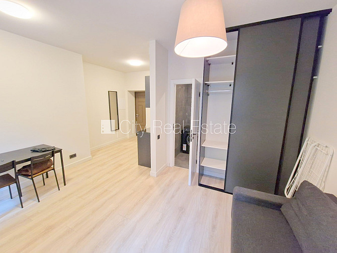 Fasādes māja, renovēta māja, slēgts pagalms, ieeja no ielas un pagalma, kāpņu telpa pēc Rīga - foto 18