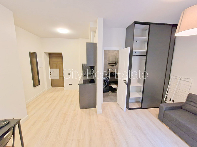 Fasādes māja, renovēta māja, slēgts pagalms, ieeja no ielas un pagalma, kāpņu telpa pēc Rīga - foto 17