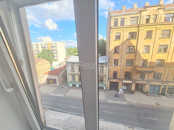 Fasādes māja, renovēta māja, ieeja no ielas un pagalma, kāpņu telpa pēc kosmētiskā Rīga - foto 9
