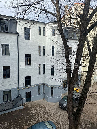 Pagalma ēka, renovēta māja, slēgts pagalms, ieeja no ielas un pagalma, kāpņu telpa pēc Rīga - foto 8