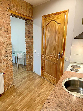 Fasādes māja, renovēta māja, slēgts pagalms, ieeja no ielas un pagalma, kāpņu telpa pēc Rīga - foto 7