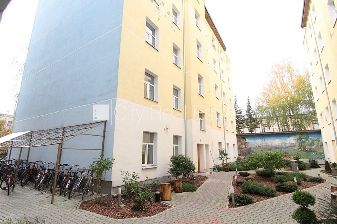Fasādes māja, renovēta māja, slēgts pagalms, ieeja no ielas un pagalma, kāpņu telpa pēc Rīga - foto 13