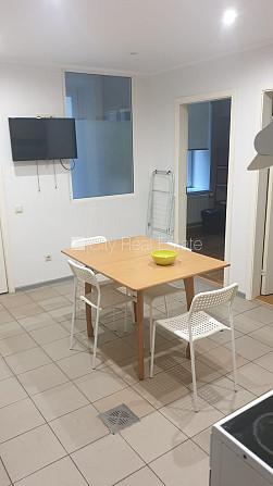 Fasādes māja, renovēta māja, slēgts pagalms, ieeja no pagalma, puspagrabs, kāpņu telpa pēc Rīga - foto 8