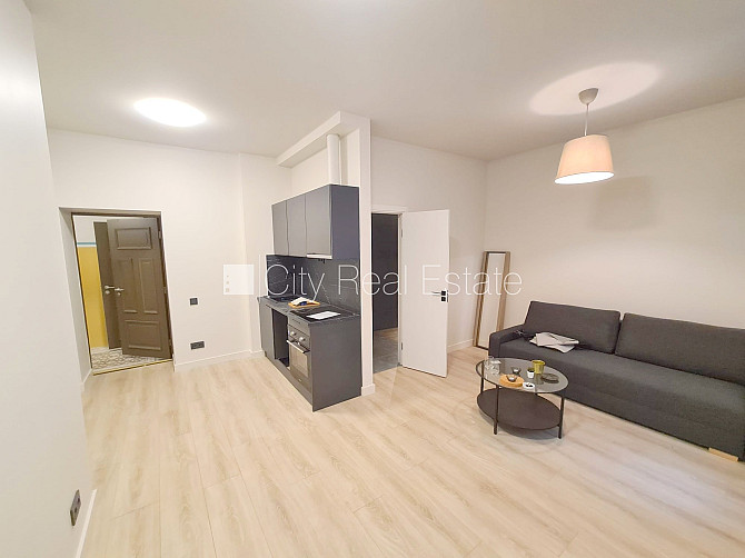 Fasādes māja, renovēta māja, slēgts pagalms, ieeja no ielas un pagalma, kāpņu telpa pēc Rīga - foto 2