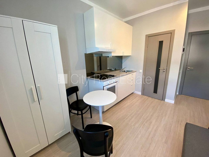 Fasādes māja, renovēta māja, slēgts pagalms, ieeja no ielas, kāpņu telpa pēc kapitālā Rīga - foto 1